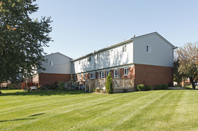 Village Townhouses Cooperative in Lansing, MI - Building Photo - Building Photo