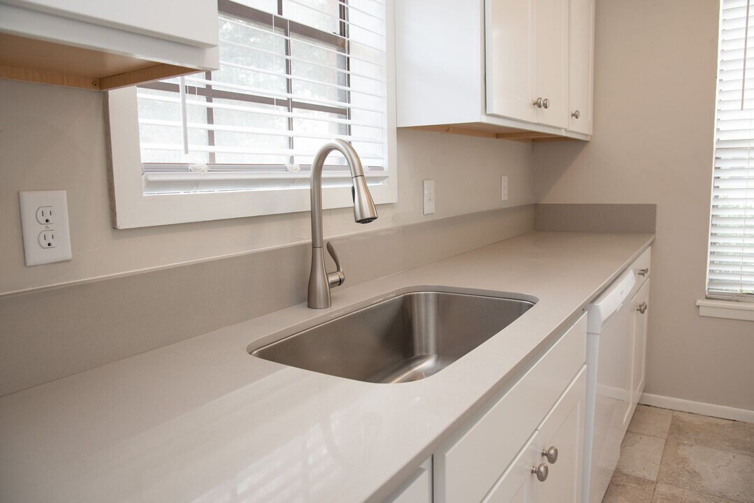 804 San Saba Dr in College Station, TX - Building Photo