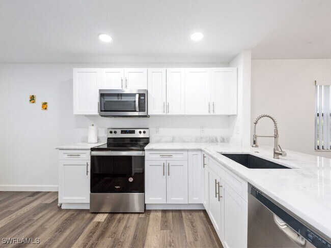 4951 Pepper Cir in Naples, FL - Building Photo - Building Photo