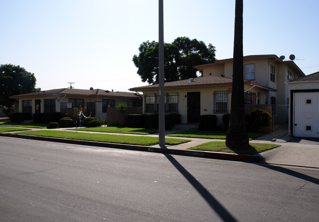 610 E 99th St in Inglewood, CA - Foto de edificio - Building Photo