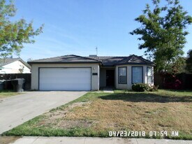 2240 W Buena Vista Ave in Visalia, CA - Building Photo
