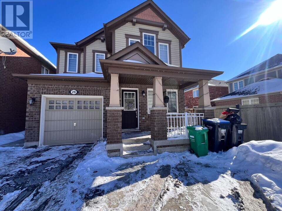 29 Lathbury St in Brampton, ON - Building Photo