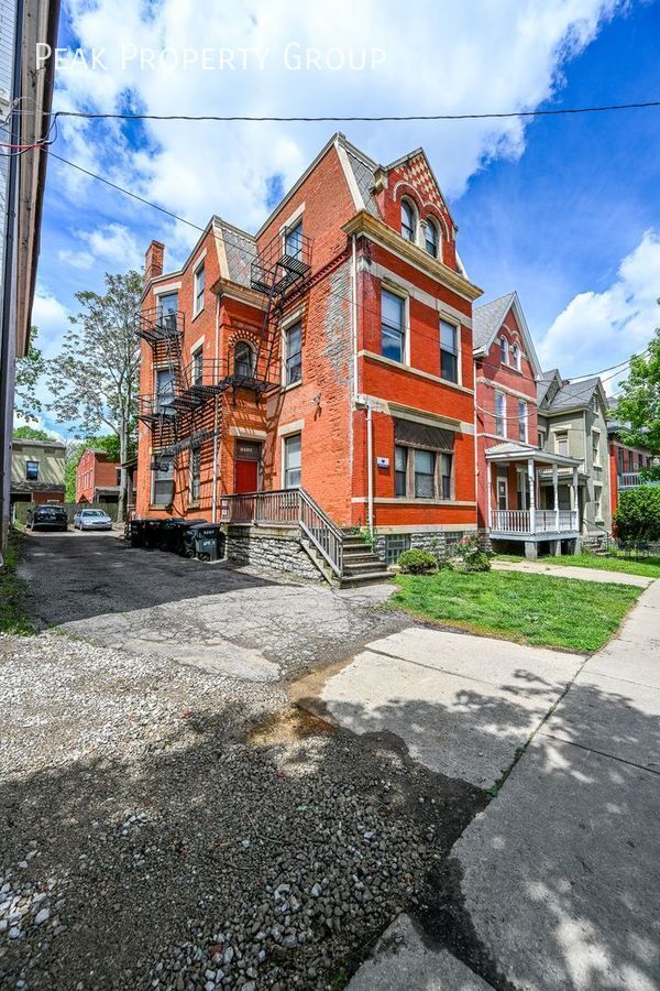3207 Vine St in Cincinnati, OH - Foto de edificio - Building Photo