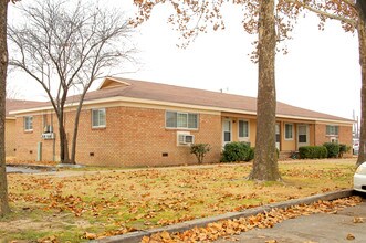 Mingo Village in Tulsa, OK - Foto de edificio - Building Photo