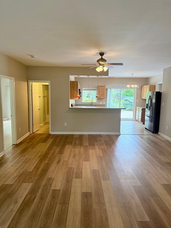 741 Oswego Rd in Carmel, IN - Foto de edificio - Building Photo