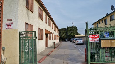 6720 West Blvd in Los Angeles, CA - Building Photo - Building Photo