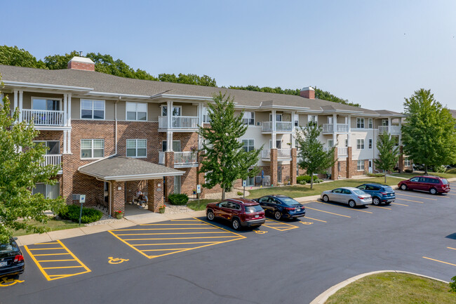 Crest View Senior Apartments in Greenfield, WI - Building Photo - Building Photo