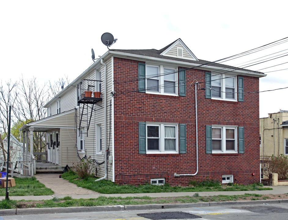 138 Harrison Ave in Garfield, NJ - Building Photo