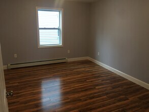 4 Minerva Ave in Sanford, ME - Building Photo - Building Photo