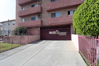 1321 S Hoover St in Los Angeles, CA - Foto de edificio - Building Photo