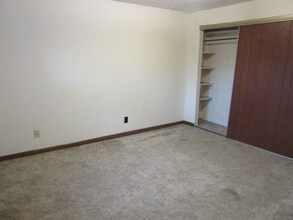 8 Circle Dr in Huntington, WV - Building Photo - Building Photo