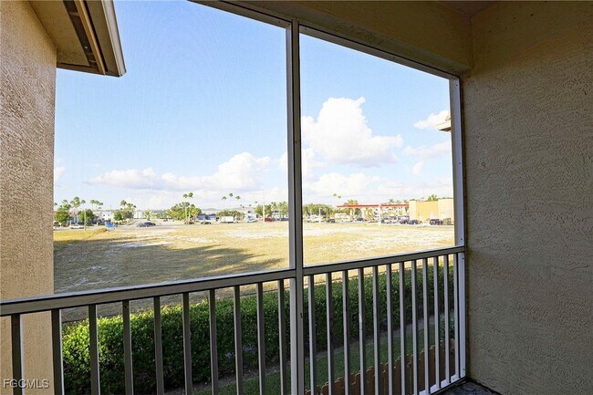 4133 Bellasol Cir in Ft. Myers, FL - Building Photo - Building Photo