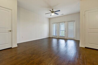 Eagle Crossing in Dallas, TX - Foto de edificio - Building Photo
