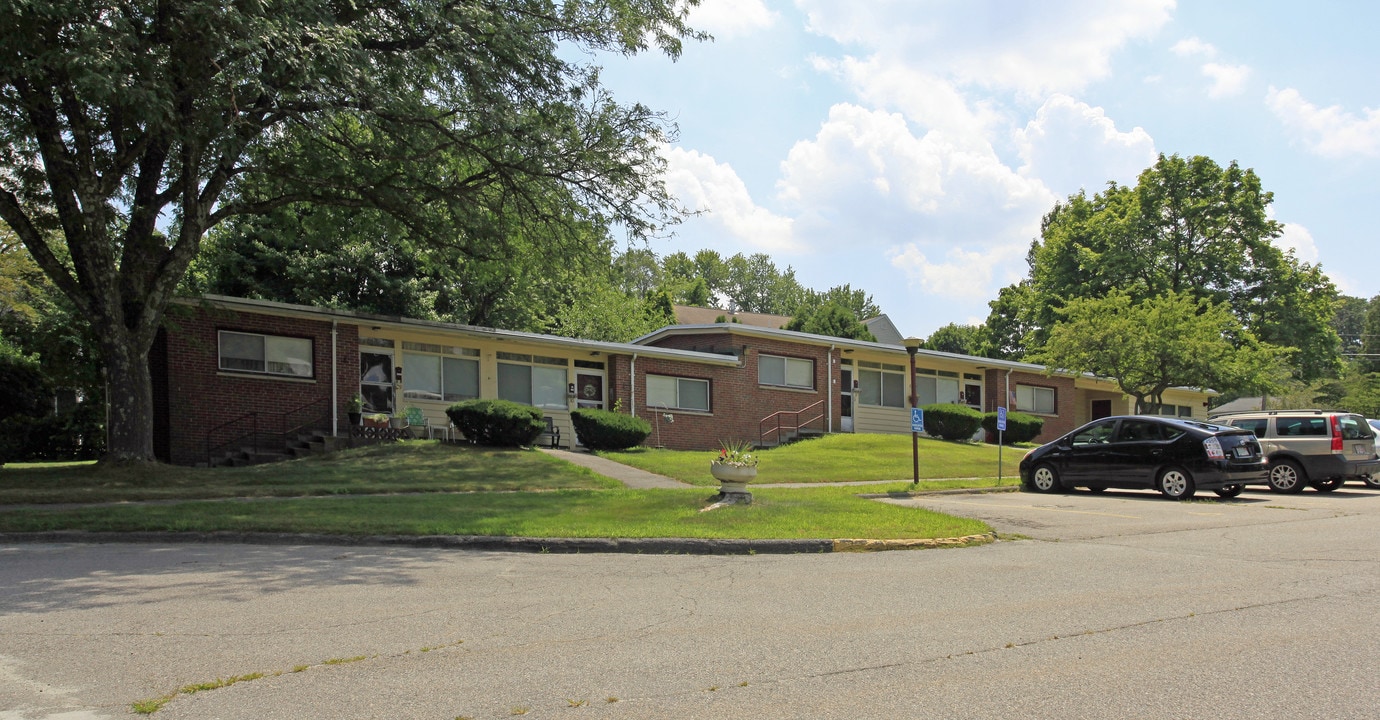 44 Purchase St in Milford, MA - Foto de edificio