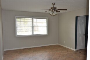 10538 Long River Dr in Sugar Land, TX - Building Photo
