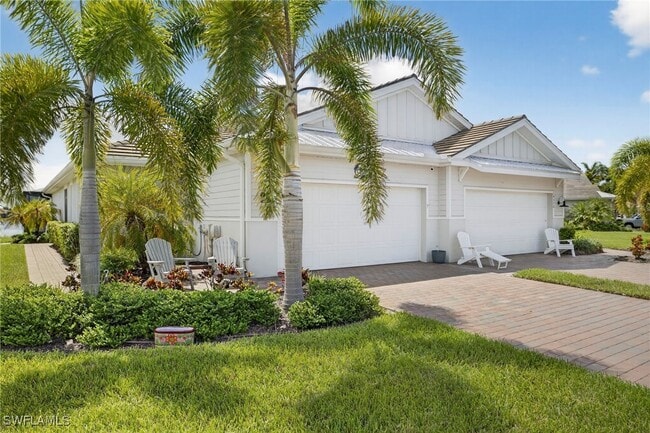 14582 Edgewater Cir in Naples, FL - Building Photo - Building Photo