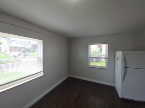 5568 Raceview Ave in Cincinnati, OH - Building Photo - Building Photo