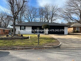 3200 S 56th St in Fort Smith, AR - Building Photo