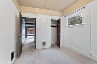 807 SW Green Ave in Portland, OR - Building Photo - Building Photo
