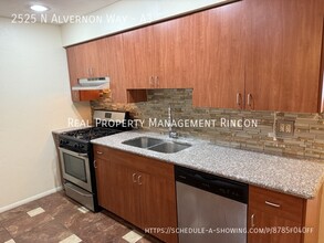 2525 N Alvernon Way in Tucson, AZ - Building Photo - Building Photo
