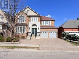 9 St Clare Blvd in Vaughan, ON - Building Photo