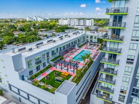 Fourteen Main Street Residences in Miami, FL - Building Photo