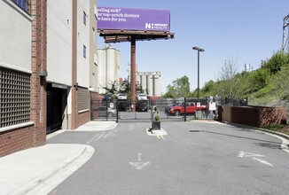 The Garrison at Graham in Charlotte, NC - Foto de edificio - Building Photo