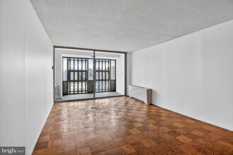 1301 Delaware Ave SW, Unit N-602 in Washington, DC - Building Photo - Building Photo