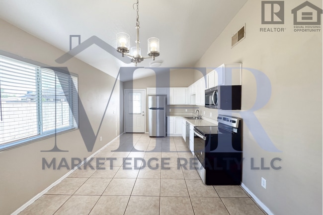 property at 1939 E Raymond St