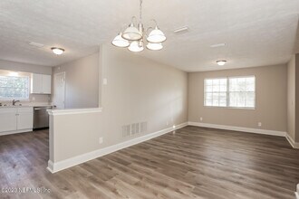 7421 Deepwood Dr N in Jacksonville, FL - Building Photo - Building Photo