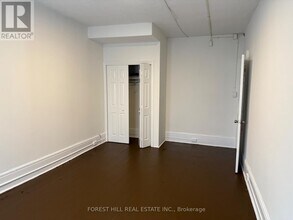 132 Dundas St E in Toronto, ON - Building Photo - Building Photo