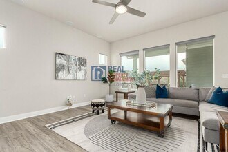 21492 E 60th Ave in Aurora, CO - Foto de edificio - Building Photo