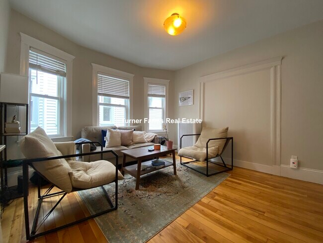 6 Westminster Ave, Unit 2 in Boston, MA - Foto de edificio - Building Photo