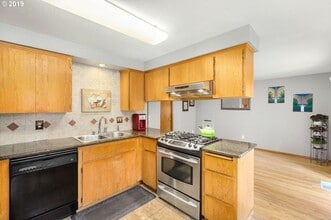 15834 SW Glaze Ct in Tigard, OR - Building Photo - Building Photo