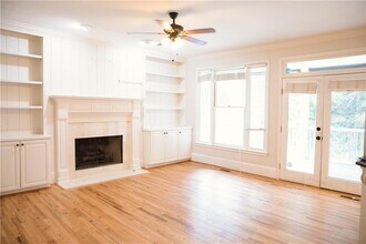 605 Lake Medlock Dr in Alpharetta, GA - Building Photo - Building Photo