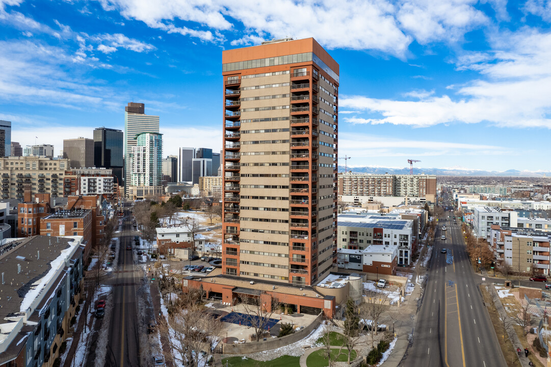 Park One Hundred Apartments in Denver, CO - Building Photo