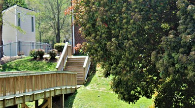 Creekside Canopy in Charlotte, NC - Building Photo - Building Photo