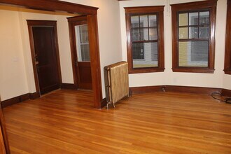 16 Kingsboro Park, Unit APT 1 in Boston, MA - Building Photo - Building Photo