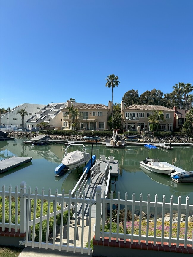 4659 Park Dr, Unit A in Carlsbad, CA - Foto de edificio - Building Photo