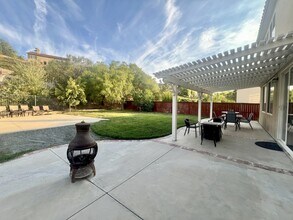 17346 Sierra Sunrise Ln in Santa Clarita, CA - Building Photo - Building Photo