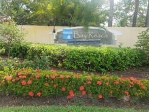 1060 Lake Shore Dr-Unit -206 in West Palm Beach, FL - Building Photo - Building Photo