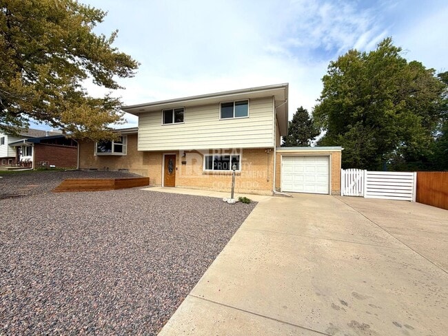 property at 511 E Panama Dr