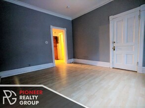 3252 N Lakewood Ave-Unit -3252-1 in Chicago, IL - Building Photo - Building Photo