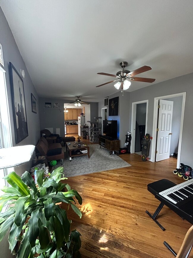 property at 1617 N Hudson Ave