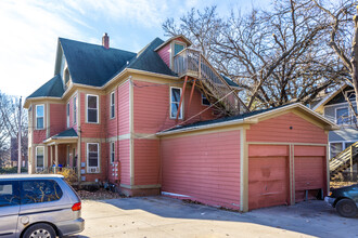 Cottage Grove Apartments in Des Moines, IA - Building Photo - Building Photo