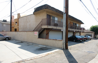 271 W Ash Ave in Burbank, CA - Building Photo - Building Photo