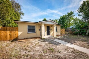 1829 Lambert St in Jacksonville, FL - Building Photo