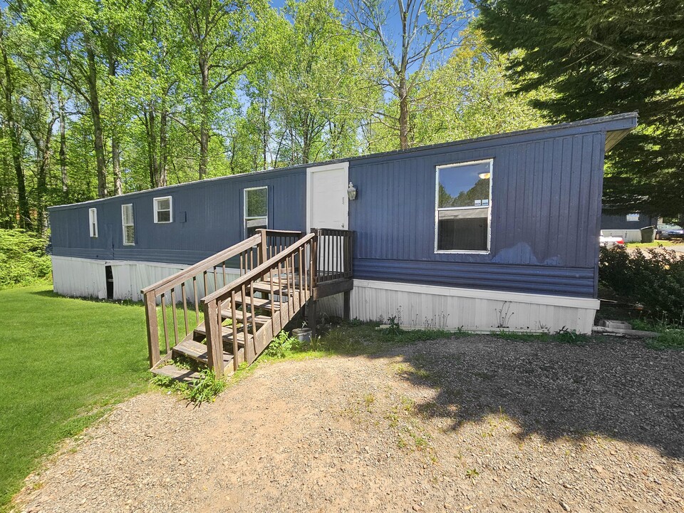 412 McElhaney Rd in Travelers Rest, SC - Building Photo