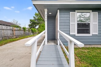 2446 Mayview Dr in Houston, TX - Foto de edificio - Building Photo