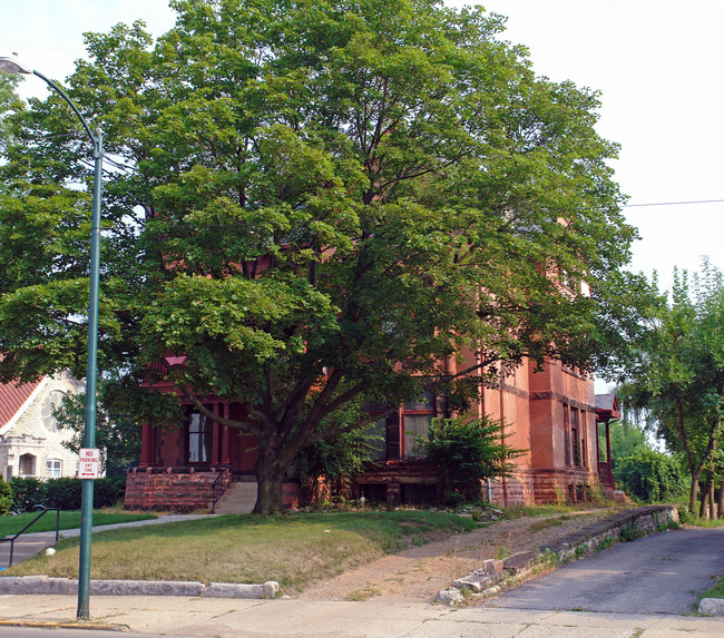 302 E High St in Springfield, OH - Building Photo - Building Photo